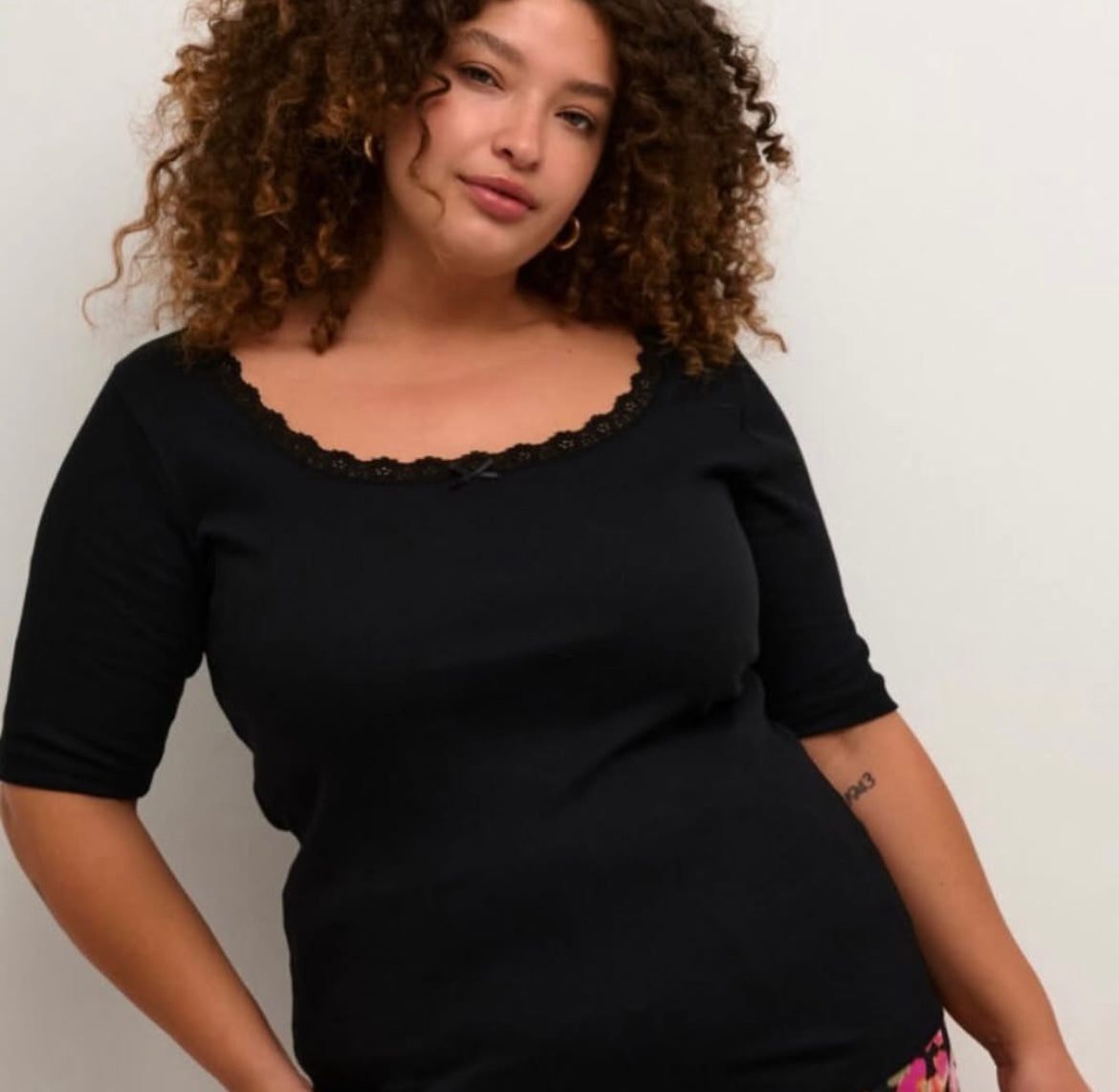 Kaffe Curve Black SS Eyelet Necklace