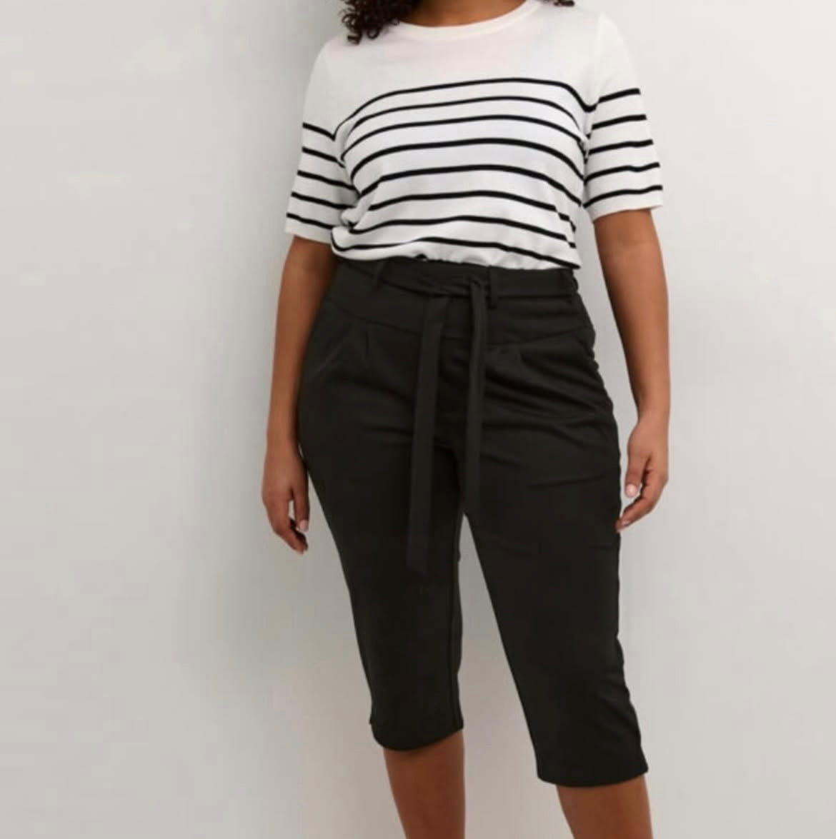 Kaffe Curve Black Cropped Belted Pant