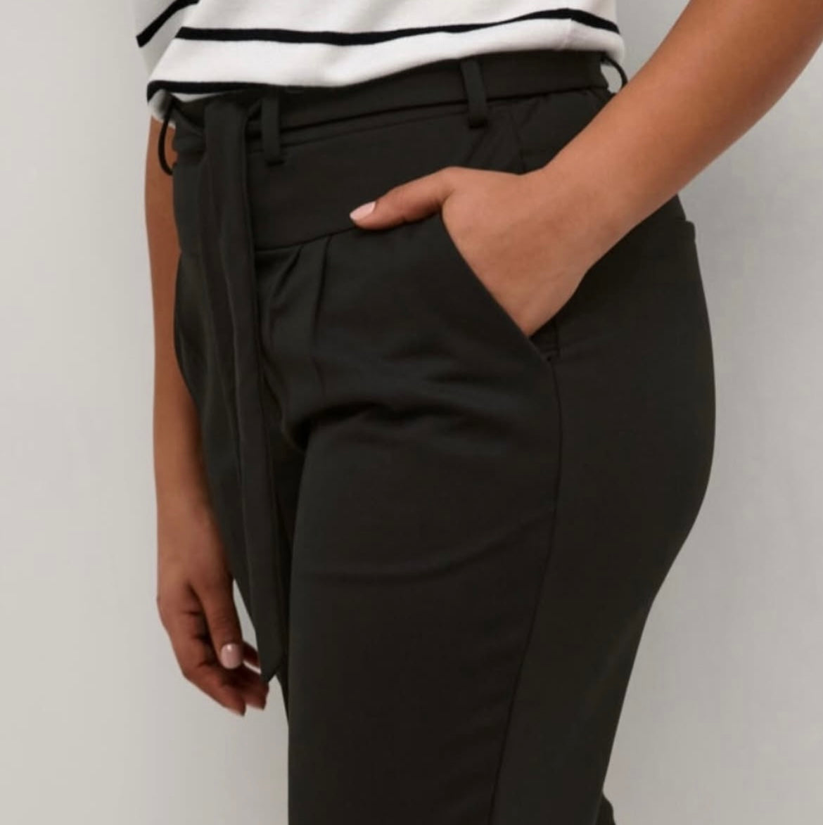 Kaffe Curve Black Cropped Belted Pant