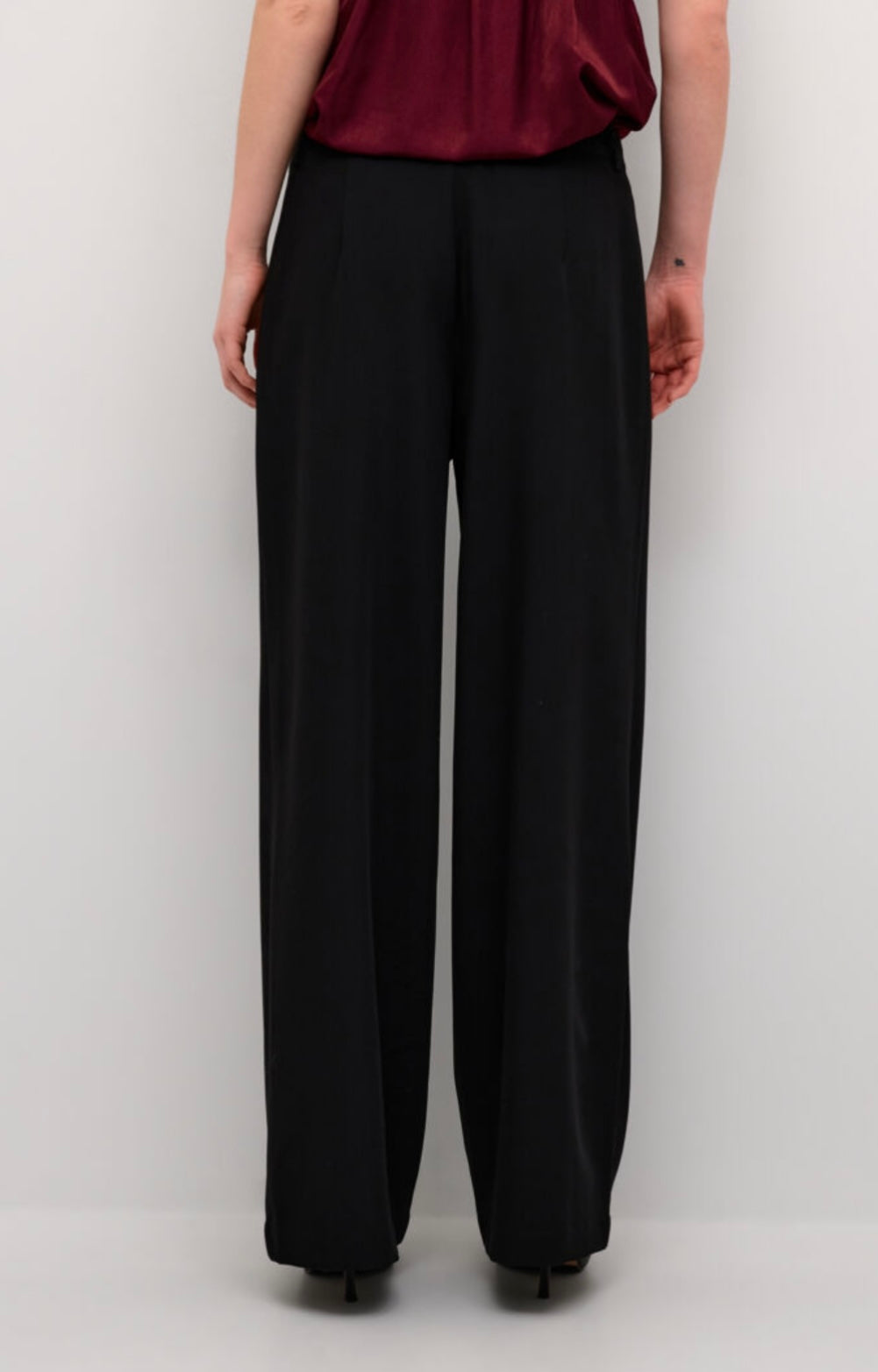 CREAM Black Wide Front Pockets Pleated Leg Pant