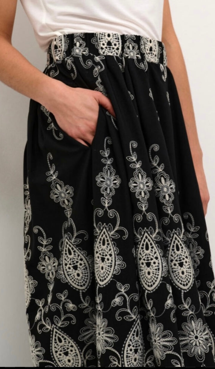 Culture Black Cream Printed Floral Skirt
