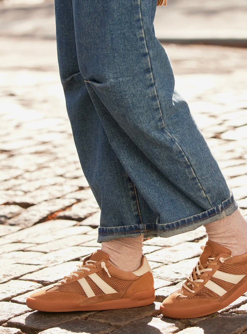 Steve Madden Verdict Tan Lace Up Sneakers