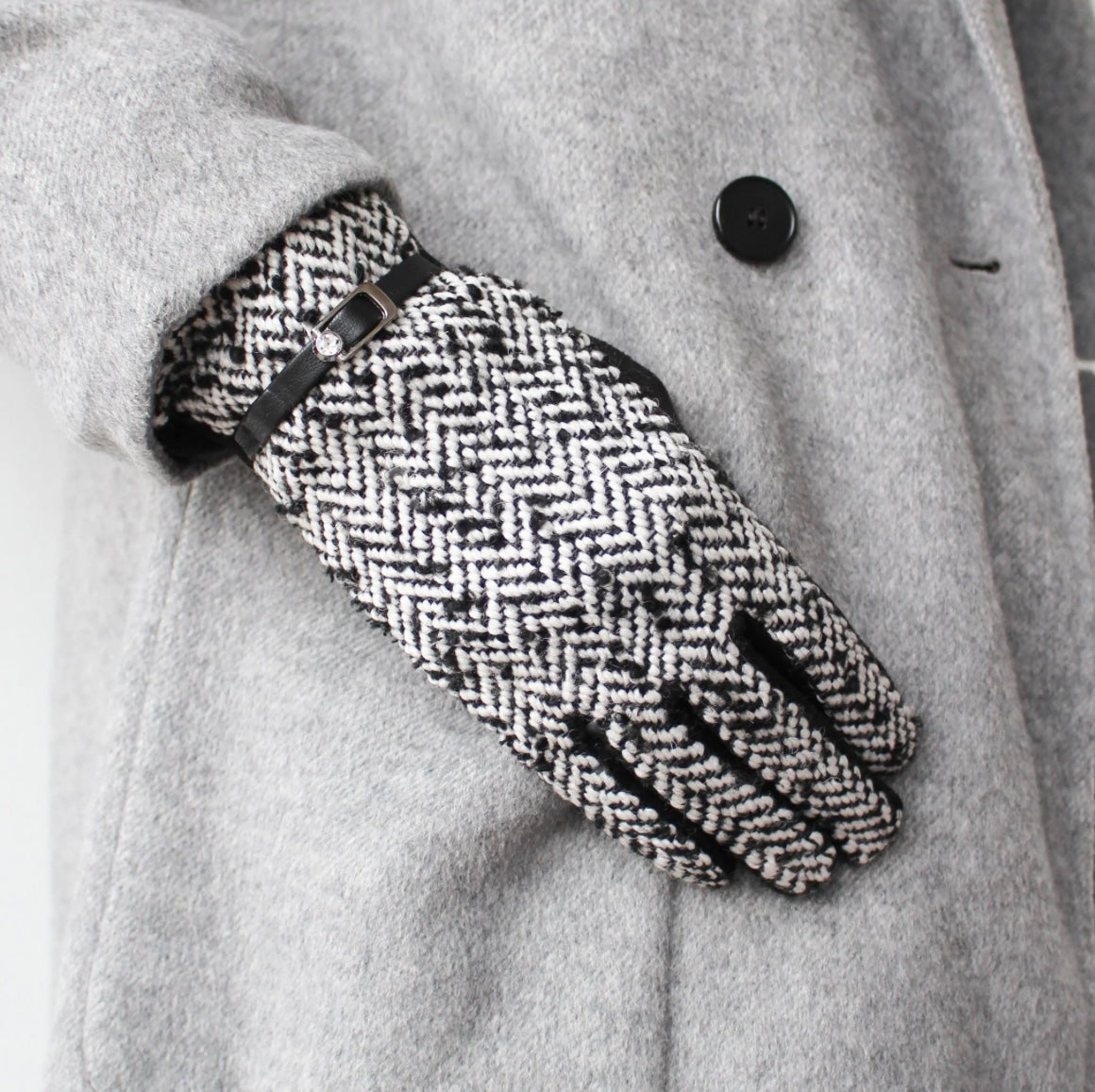 Printed Black/White Gloves